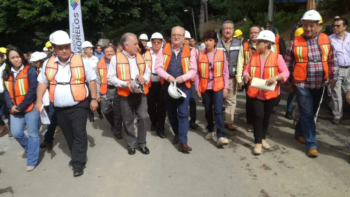 Graco Ramírez con el rector Gustavo Urquiza en la UAEM